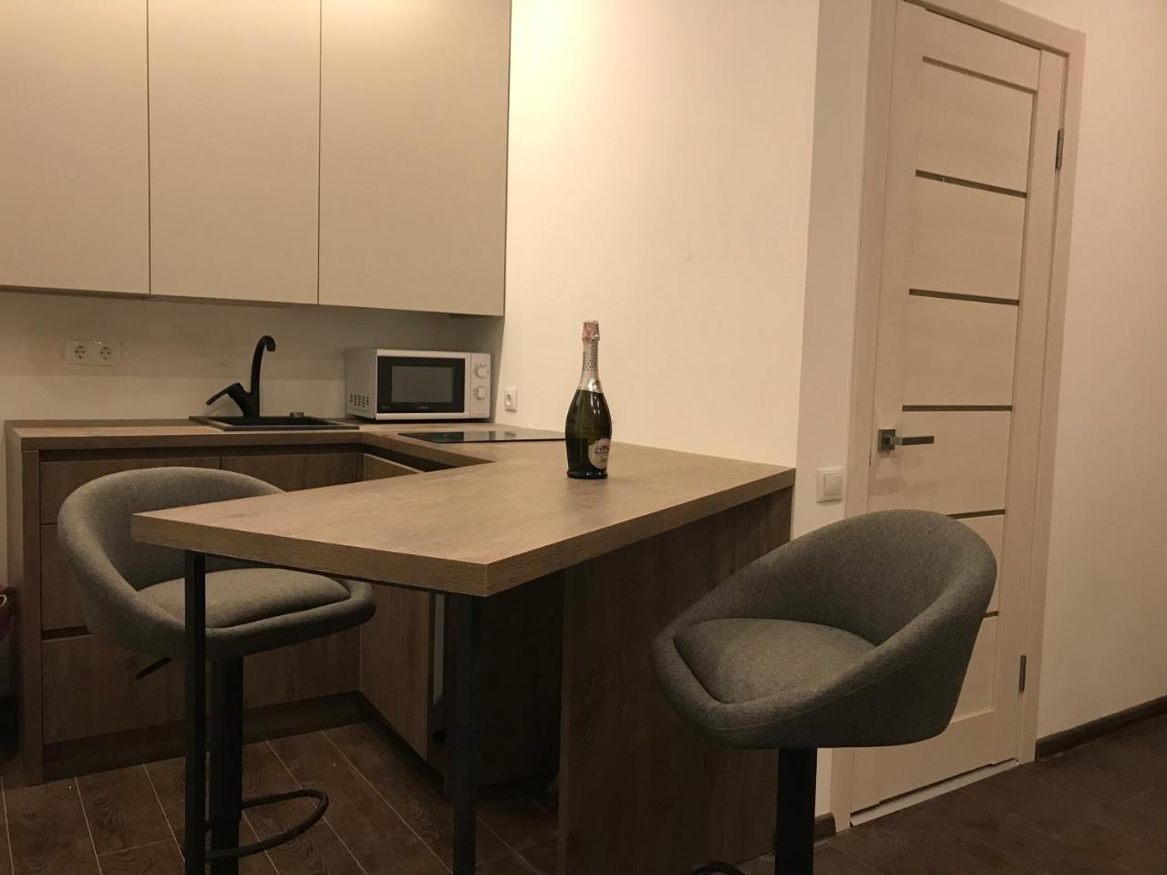 Vip Apartment Ploscha Rynok ลวีฟ ภายนอก รูปภาพ